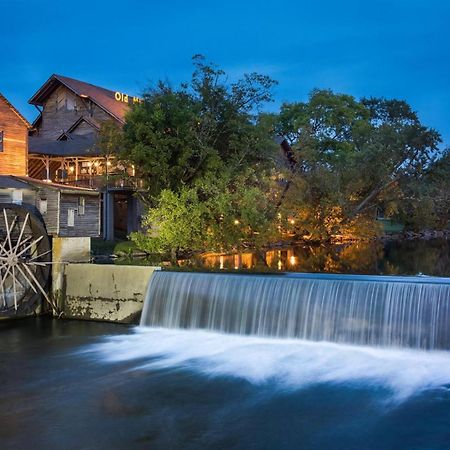 Bear Mountain Hollow-Free Dollywood Ticket- Cozy Cabin With A Hot Tub, Arcade & Deck Close To Town Пиджен Фордж Екстериор снимка
