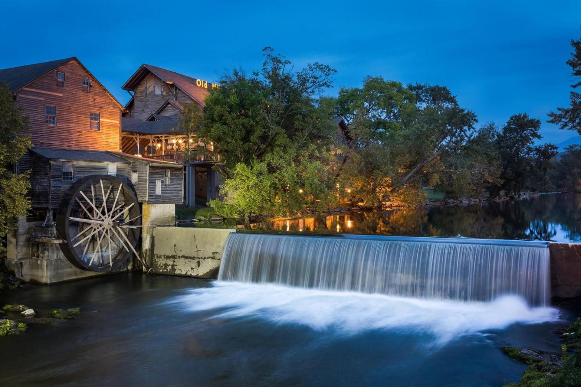 Bear Mountain Hollow-Free Dollywood Ticket- Cozy Cabin With A Hot Tub, Arcade & Deck Close To Town Пиджен Фордж Екстериор снимка