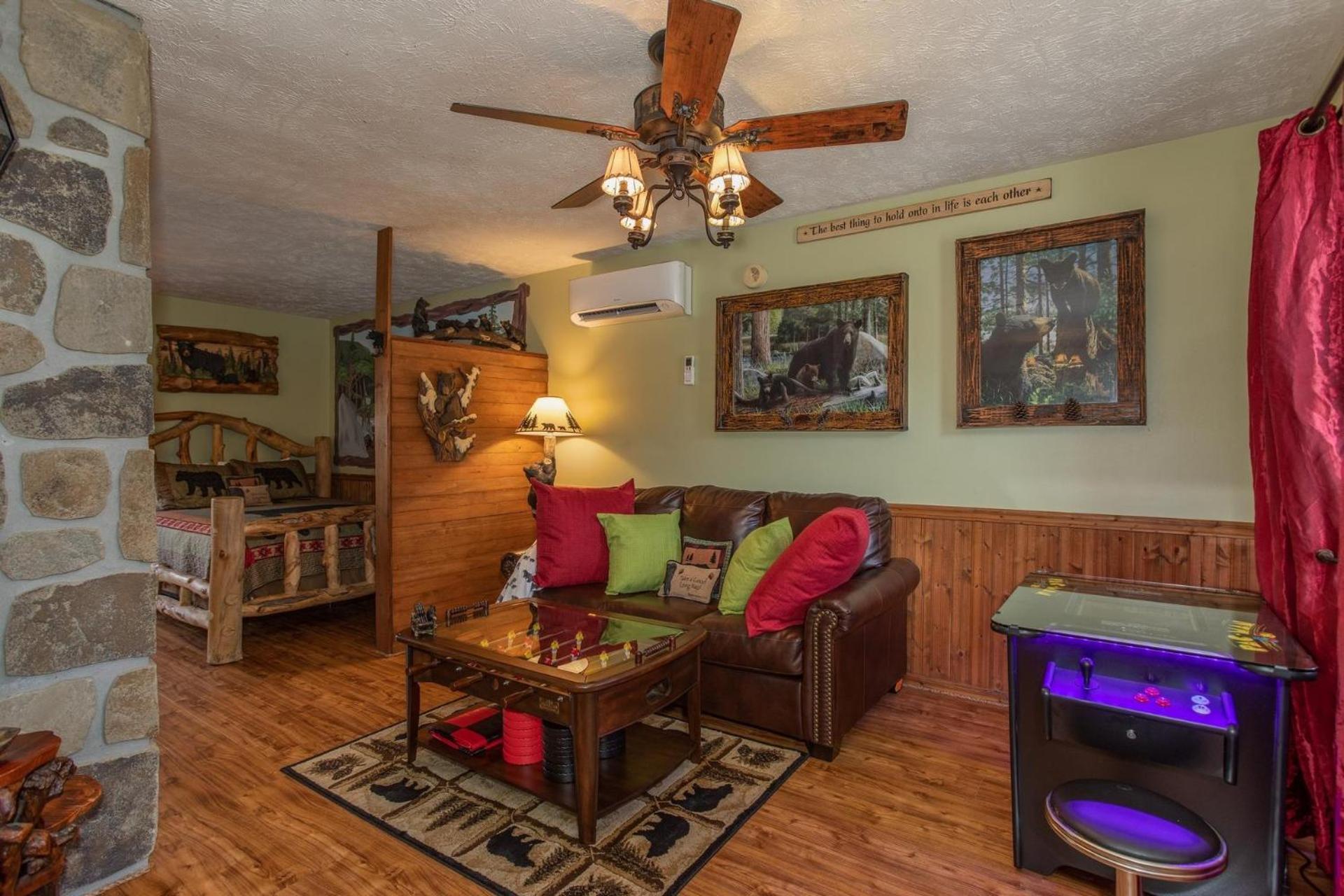Bear Mountain Hollow-Free Dollywood Ticket- Cozy Cabin With A Hot Tub, Arcade & Deck Close To Town Пиджен Фордж Екстериор снимка